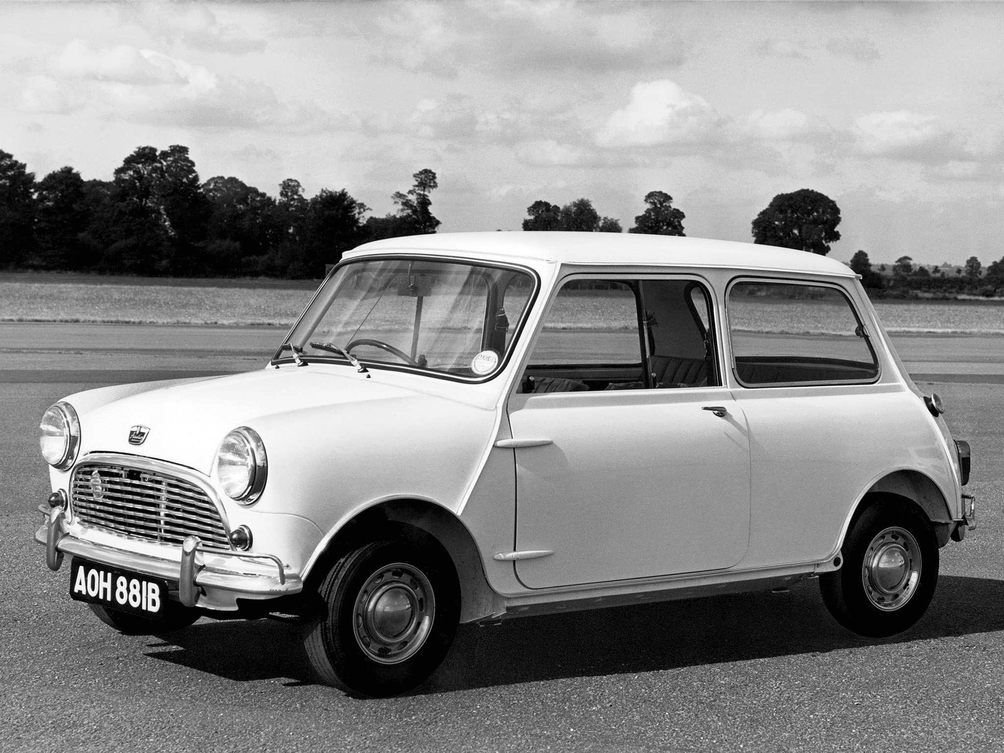 Modelo 2016 carrega quase 60 anos da história do Mini, passando por seu nascimento na Inglaterra como um city car, até se tornar um ícone cultural.