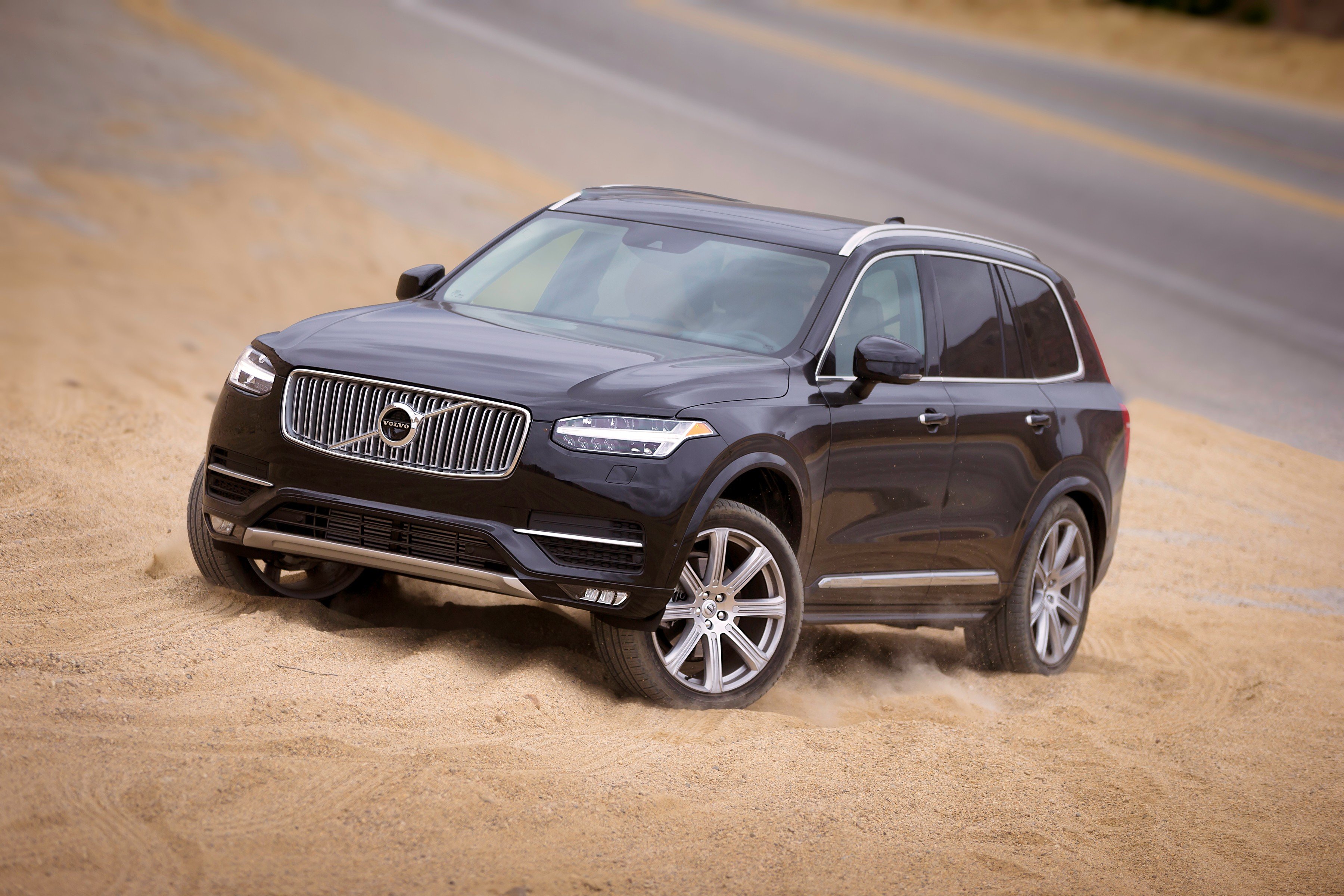 Volvo convoca mais de 1.344 unidades dos modelos V60, XC40, XC60, XC90 e S90 para atualização do software do módulo de conectividade.