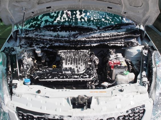 Quer lavar o motor? Pense duas vezes