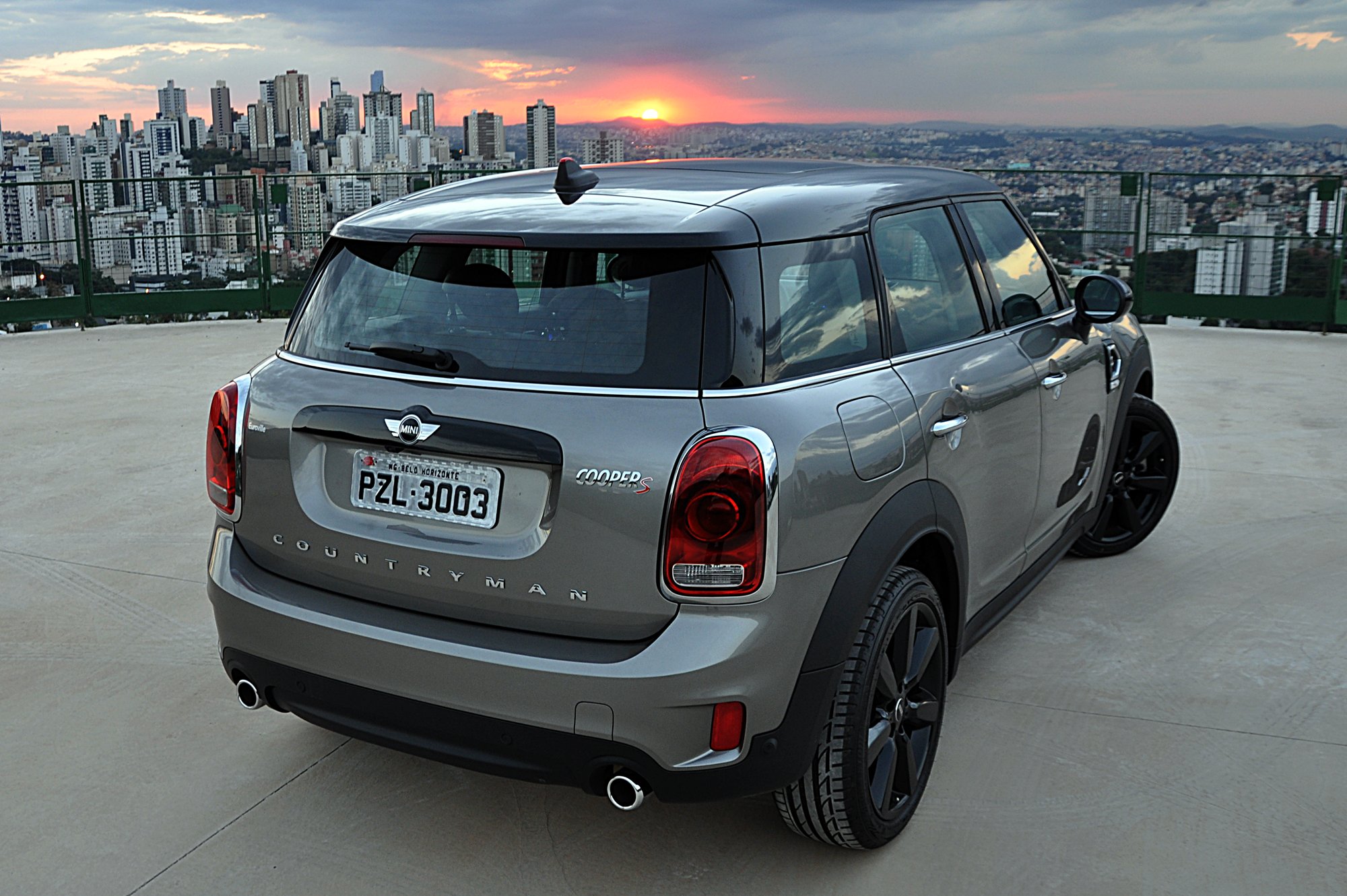 O Mini Countryman All4 2017 recebeu discretas alterações estéticas. Perua de 192 cv de potência está maior e agrada pelo desempenho.
