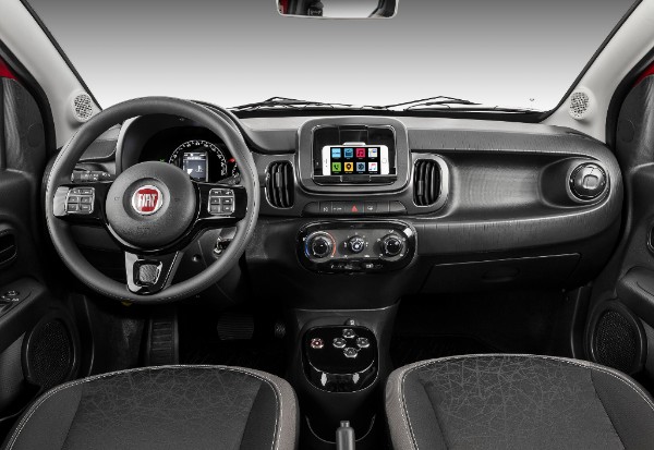Andamos no Fiat Mobi 2018 Drive, que alia motor 1.0 ao novo câmbio GSR da Fiat e se tornou o carro mais econômico do país.