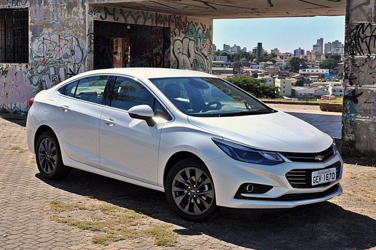 Carros na Web  Comparativo entre Chevrolet Cruze e Chevrolet Cruze