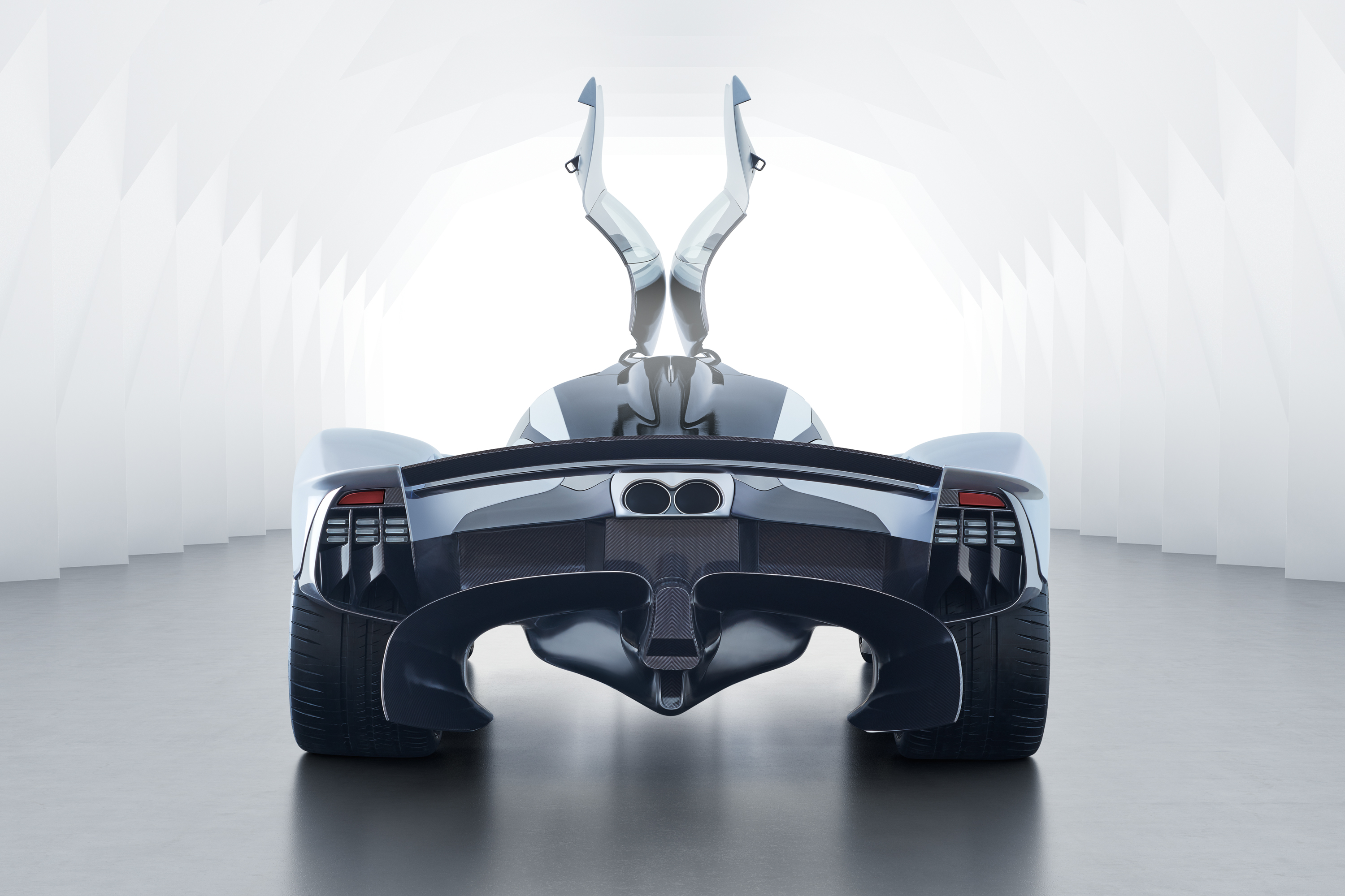 Imagens e informações mais próximas da versão de produção do hipercarro Aston Martin Valkyrie, desenvolvido junto à Red Bull Racing, foram divulgadas.