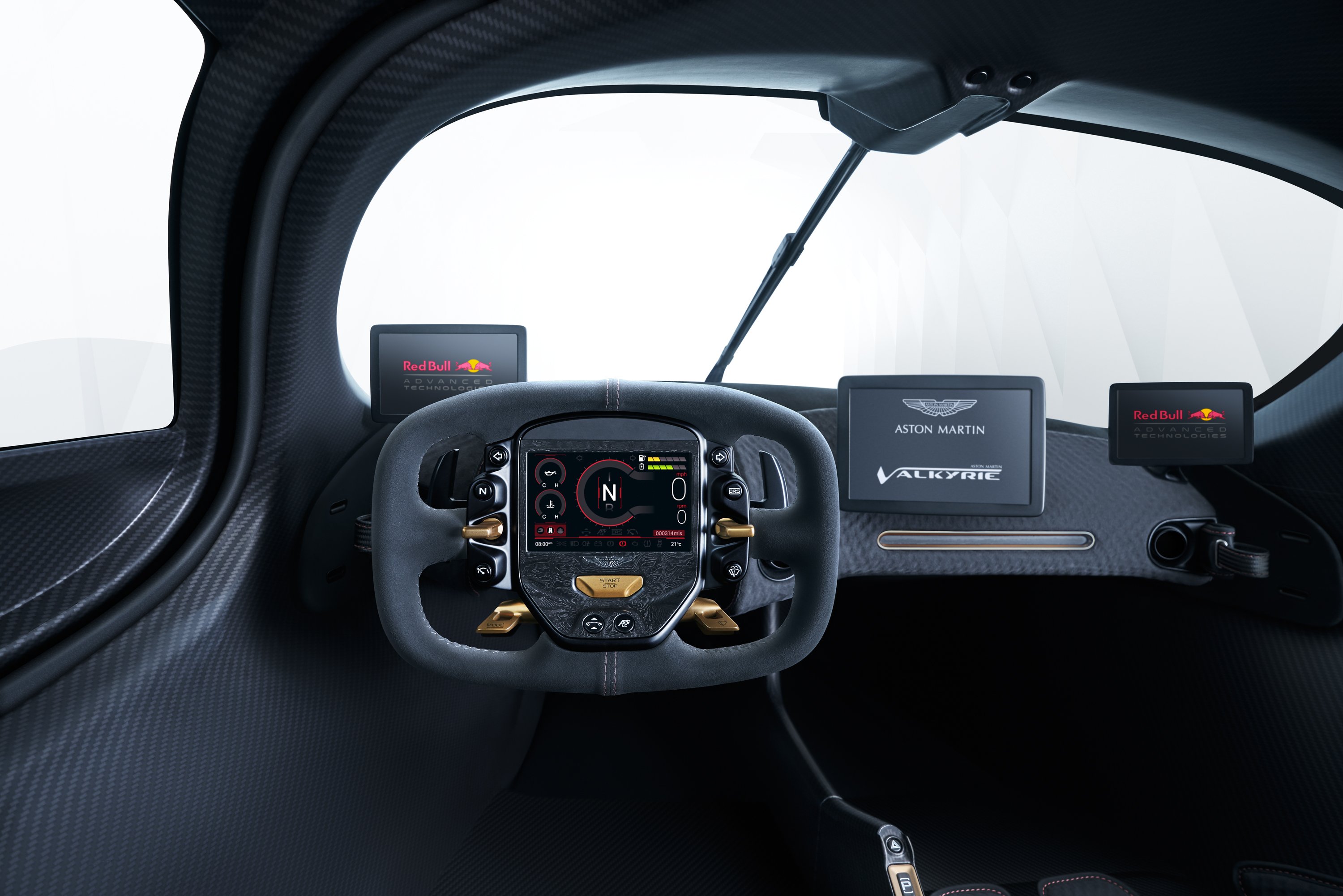 Imagens e informações mais próximas da versão de produção do hipercarro Aston Martin Valkyrie, desenvolvido junto à Red Bull Racing, foram divulgadas.