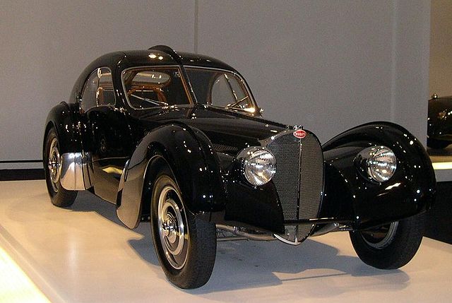 640px RL 1938 Bugatti 57SC Atlantic 34 2 Ídolos do rock, humoristas e astros de Hollywood têm em comum a gasolina correndo nas veias - conheça 10 coleções de carros de celebridades!