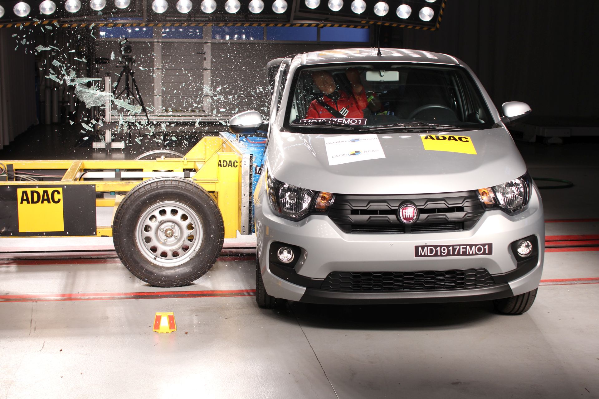 Crash test de impacto lateral do Mobi foi desastroso