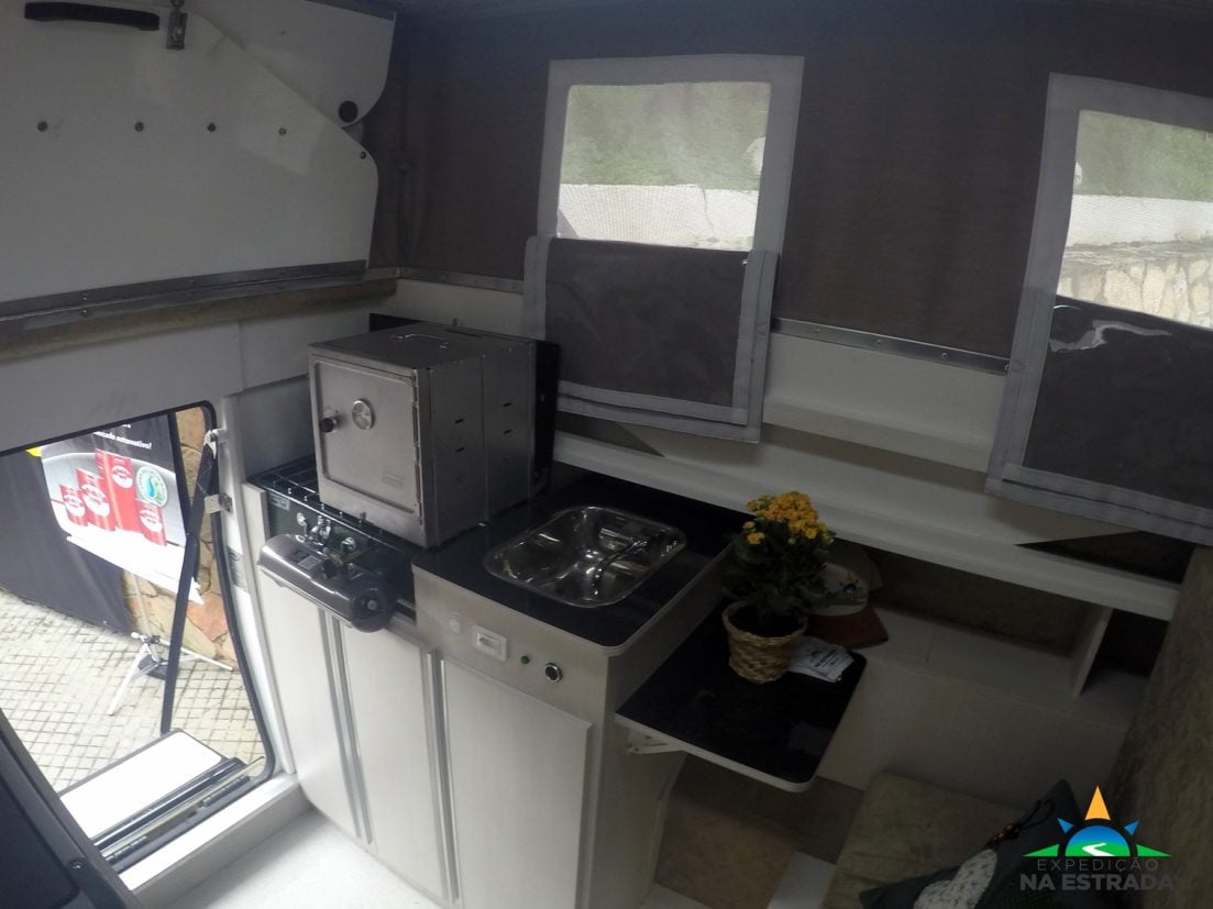 Interior da 3100 adaptada (Expedição na Estrada/Divulgação)