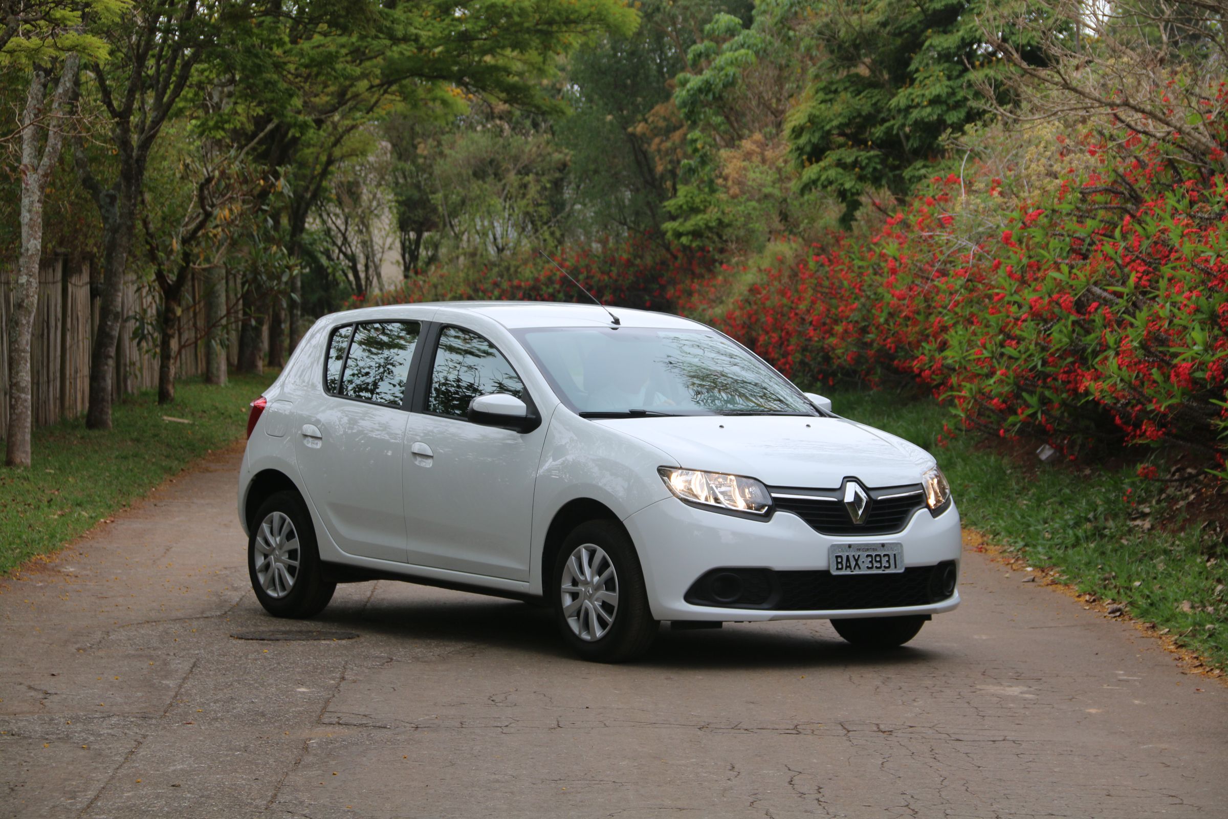 Vale a pena comprar o Renault Sandero Expression 1.0? l AutoPapo