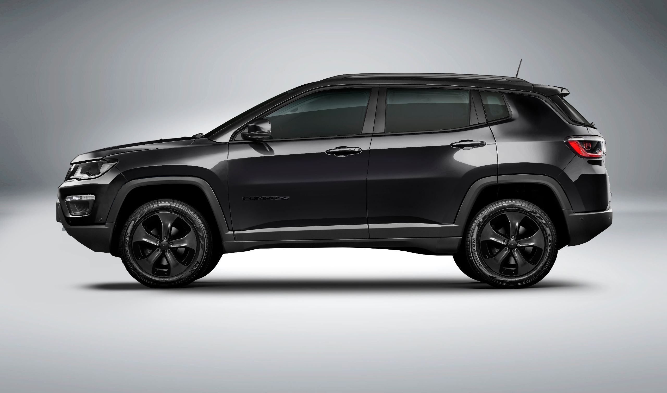 Night Eagle: Jeep Compass em versão dark | AutoPapo Night Eagle: Jeep Compass em versão dark | AutoPapo
