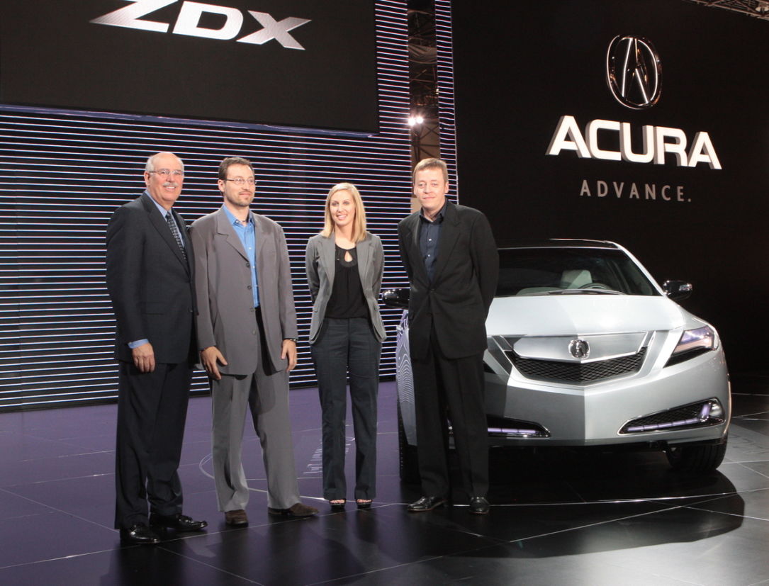 michelle durante apresentacao do prototipo zdx new york auto show 2009 honda