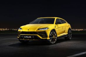 Lamborghini Urus amarela vista de frente