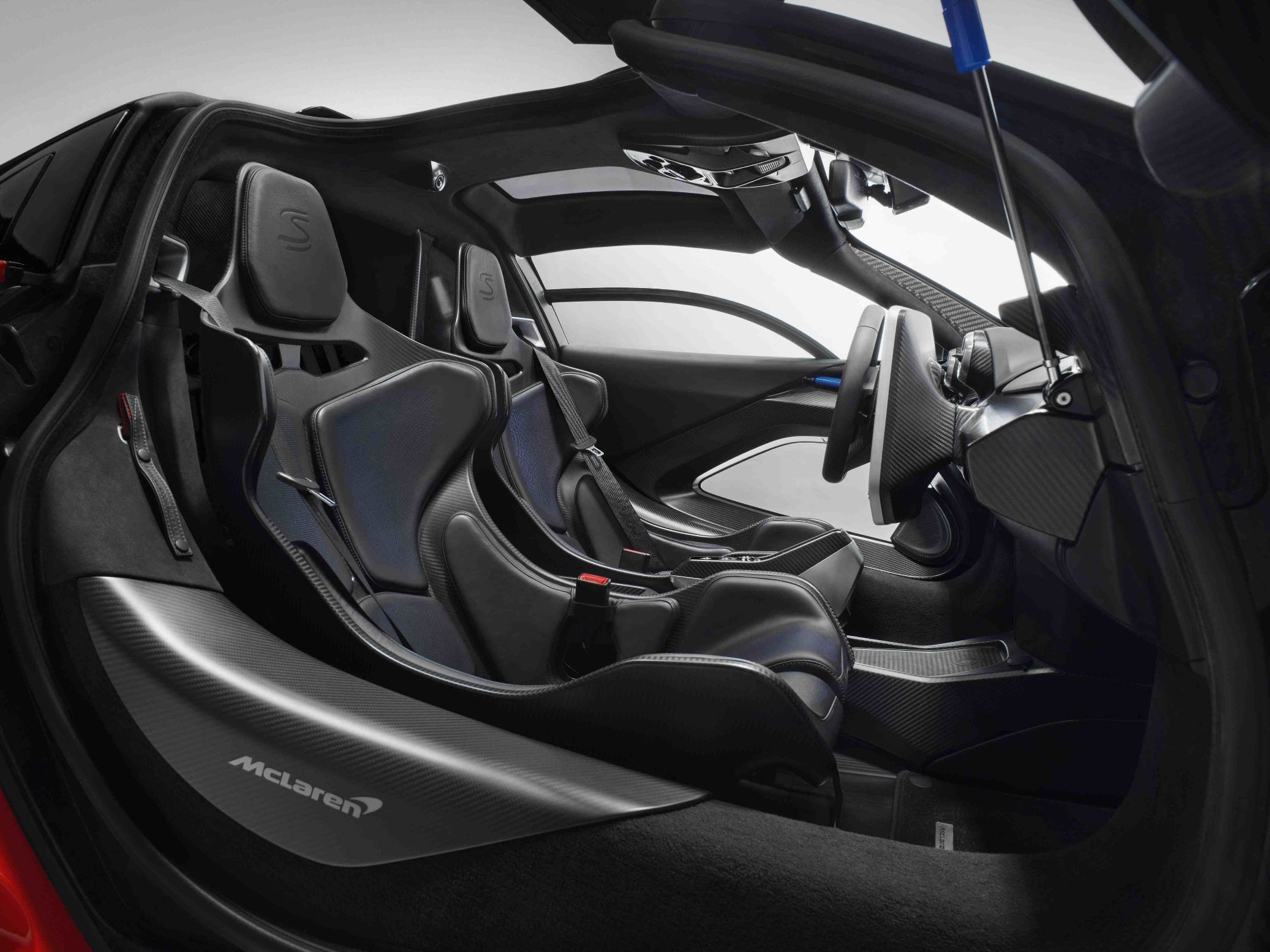 McLaren Senna abusa da fibra de carbono e materiais leves em sua construção
