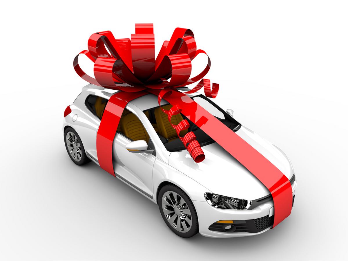 carro embrulhado de presente natal carro do ano passado