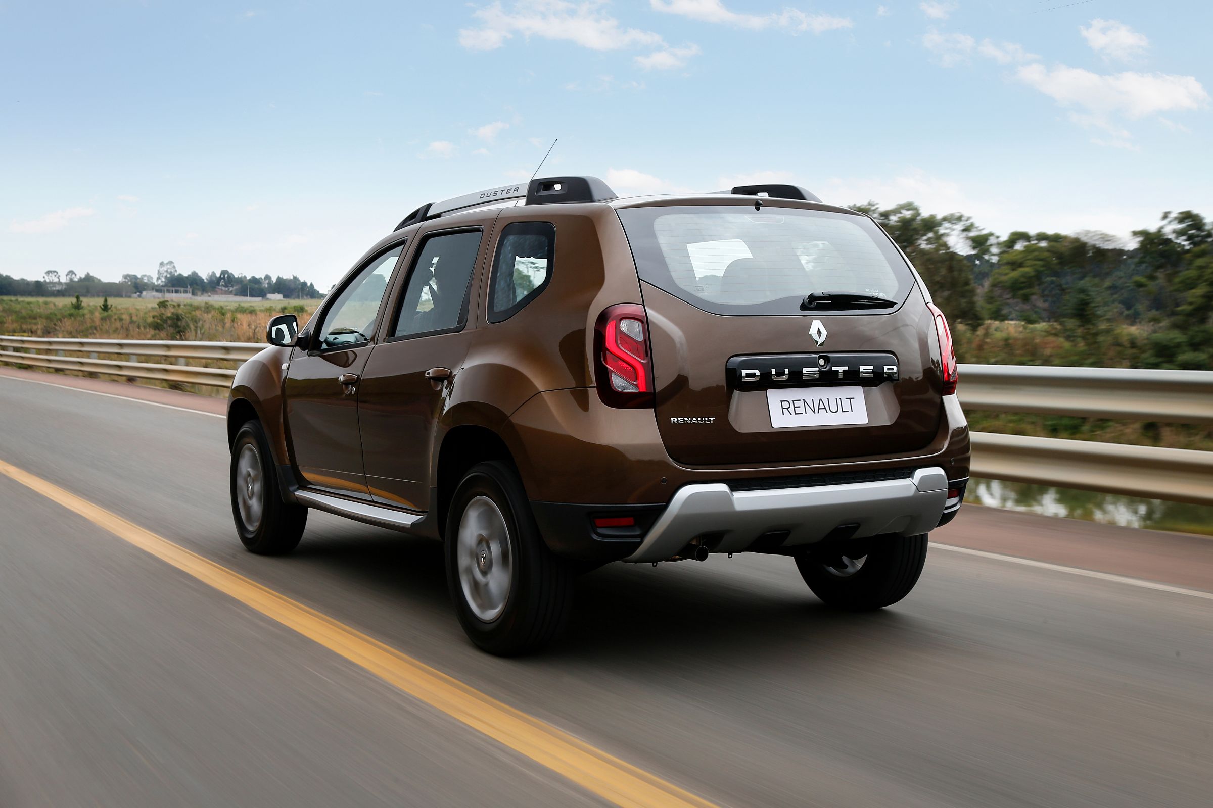 Новые автомобили рено дастер. Renault Duster 1. Рено Дастер 21. Renault Duster 2009. Рено Дастер 2021.