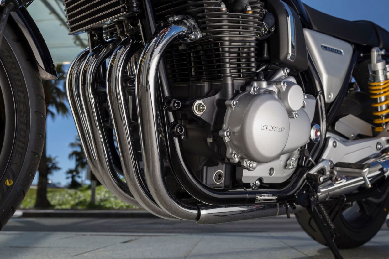 Honda CB 1100RS tem motor de quatro cilindros em linha refrigerado a ar e óleo