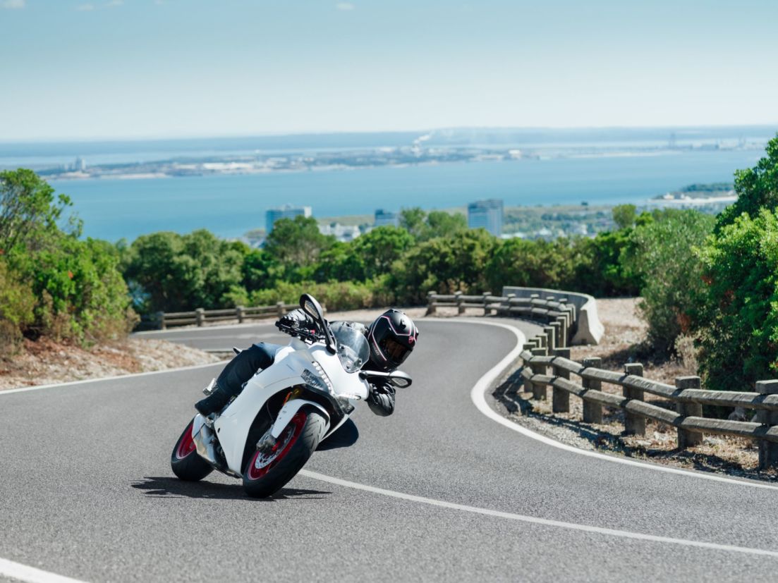 Posição de pilotagem da Ducati SuperSport S é mais relaxada
