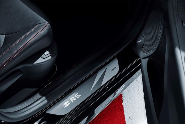 Detalhes Clio RS 2018, versão comemorativa do hot hatch