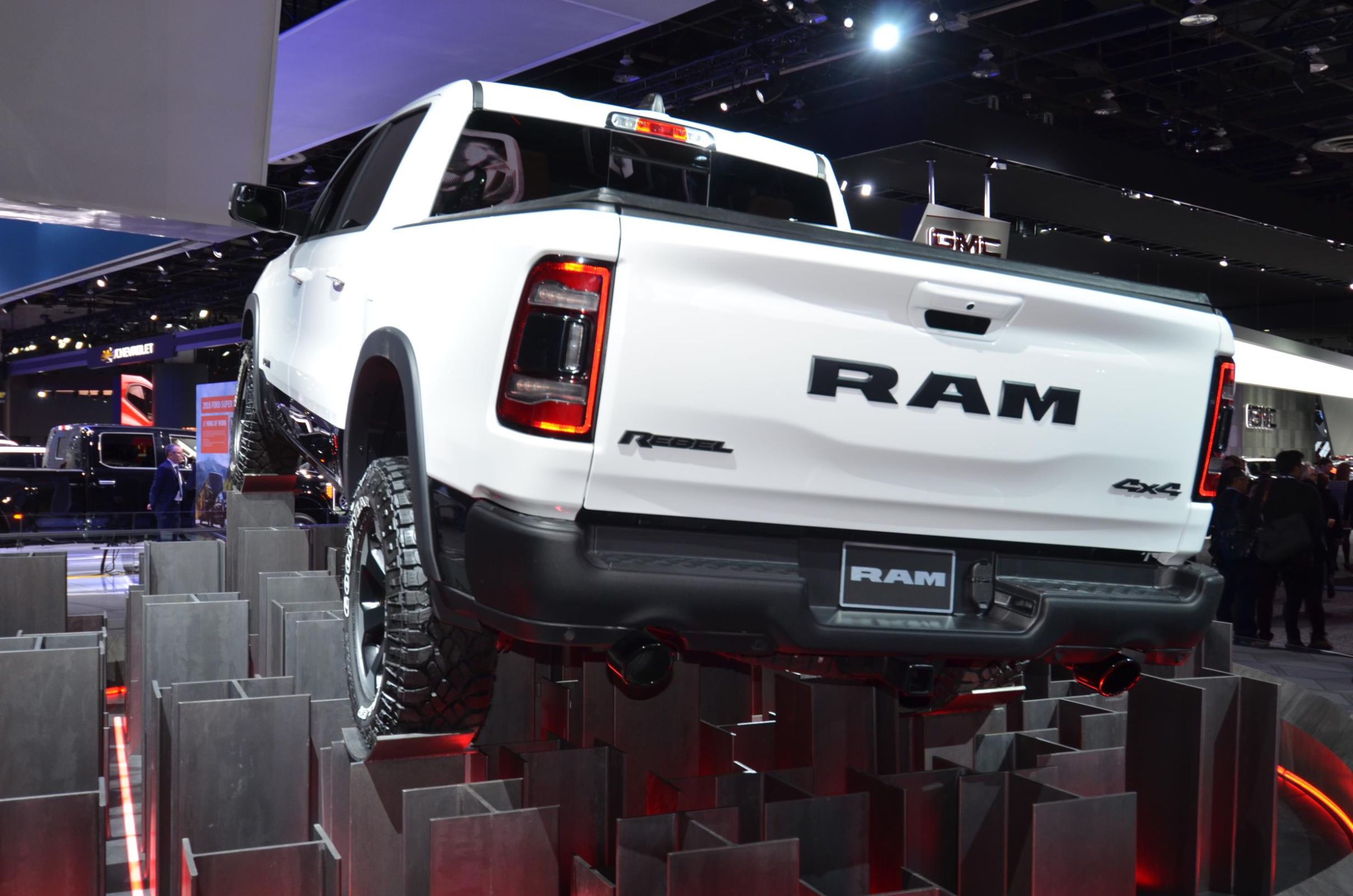 FCA estuda produzir picape média Fiat em Pernambuco. Novo modelo será baseado na Dodge Ram 1500, mas promete preços melhores. A picape será produzida sobre chassis e deve ter motor FTP 3.0 F1C.