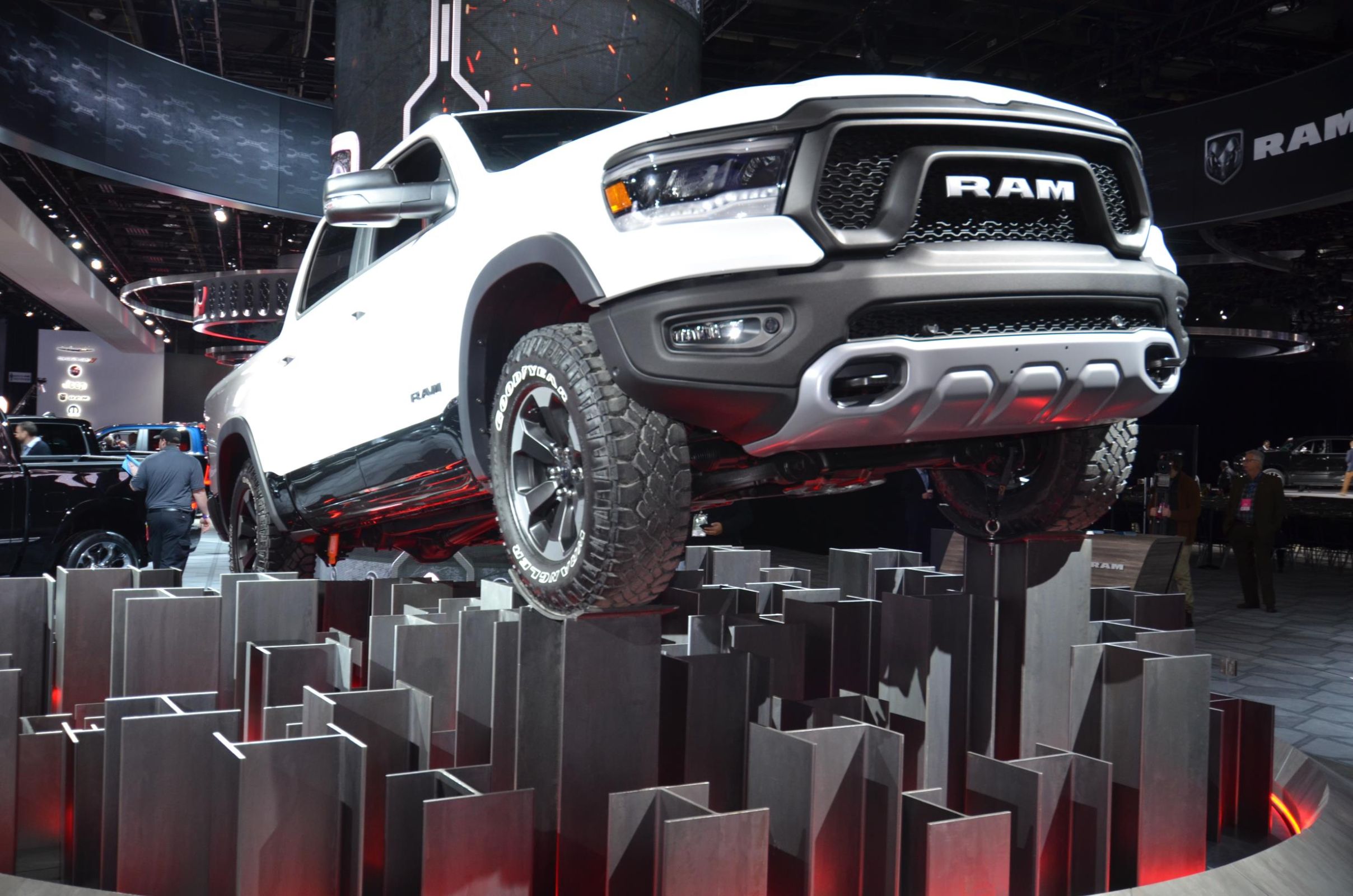 FCA estuda produzir picape média Fiat em Pernambuco. Novo modelo será baseado na Dodge Ram 1500, mas promete preços melhores. A picape será produzida sobre chassis e deve ter motor FTP 3.0 F1C.