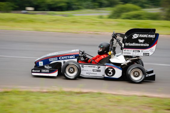 Protótipo mineiro bateu o recorde na prova de aceleração da Fórmula SAE e vai disputar com 80 equipes de universidades de todo o mundo em Lincoln, nos EUA.