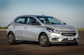 O Chevrolet Onix Advantage é a opção automática mais barata da linha do hatch mais vendido do Brasil. Confira preço, motor e fotos.