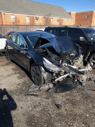 Imagem do acidente publicada pelo motorista (Imgur/Reddit)