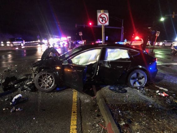Imagem do acidente publicada pelo motorista (Imgur/Reddit)