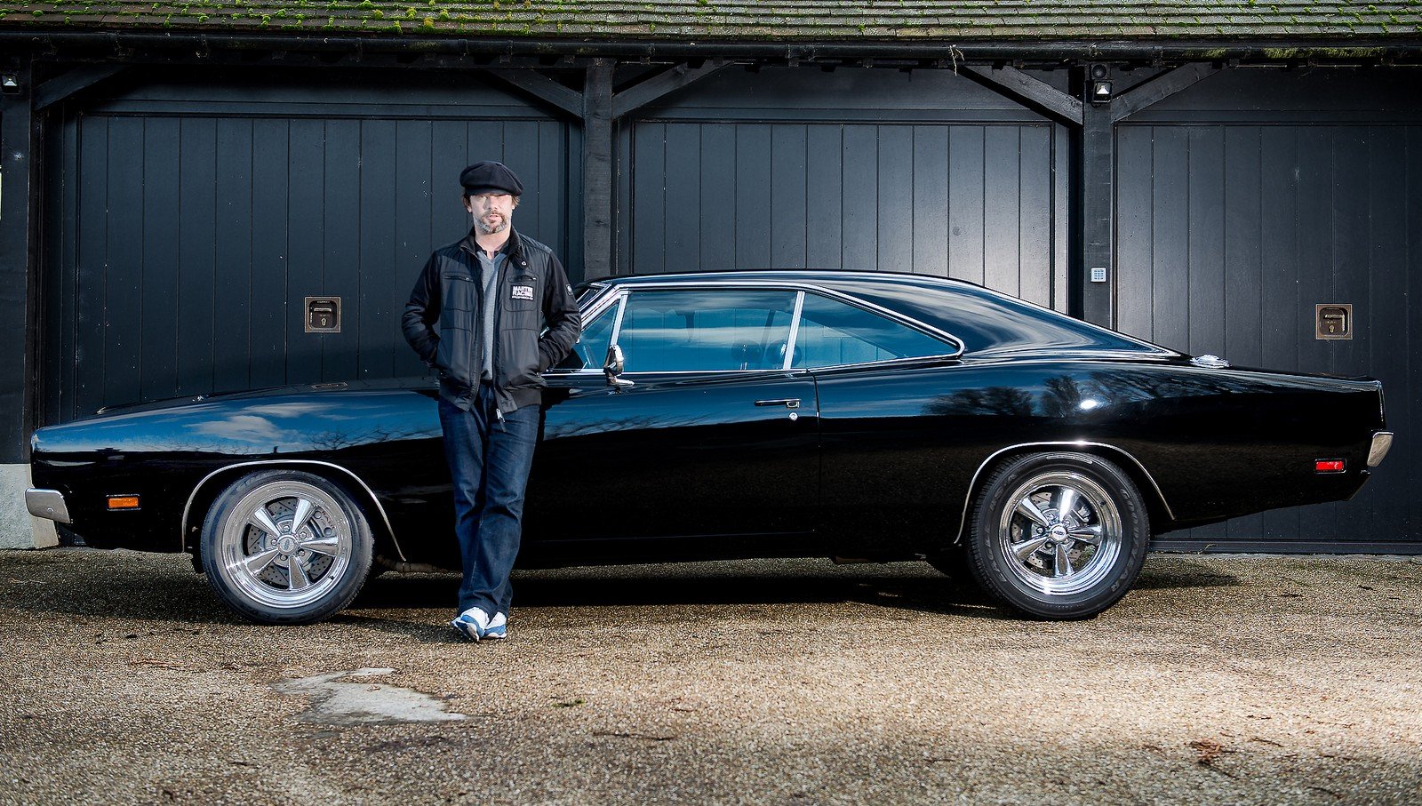 Muscle car foi restaurado pelo cantor Jay Kay. O Dodge Charger 1969 foi um presente da atriz Demi Moore para Bruce Willis. Esportivo ostenta um motor V8 8.2.