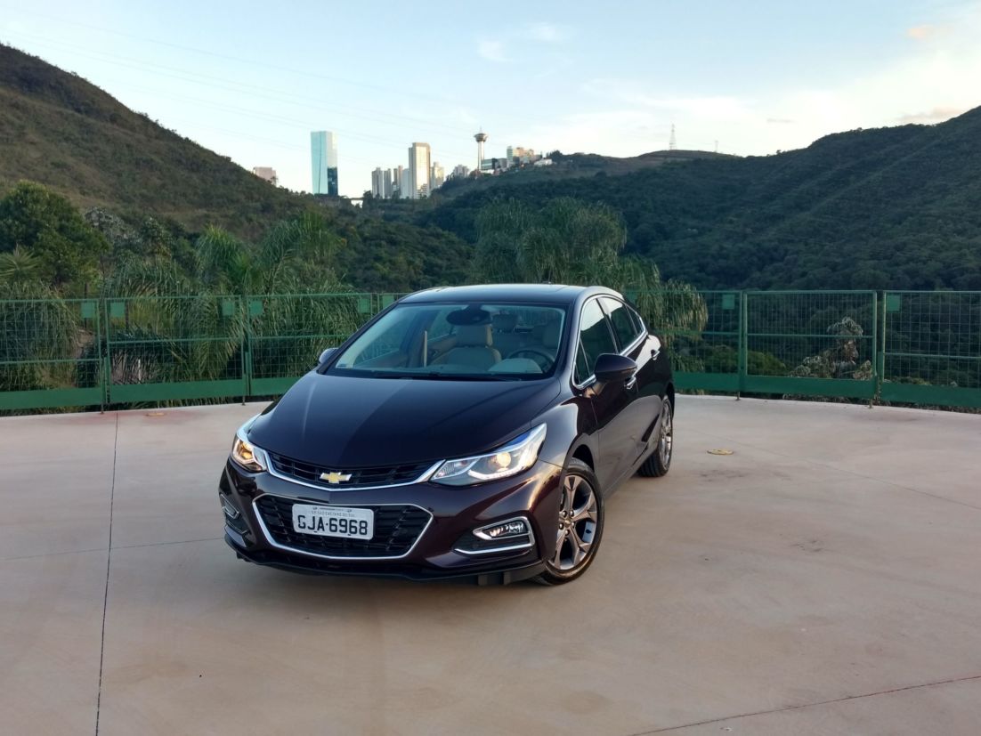 Chevrolet Cruze Sport6 é bom, mas derrapa nos detalhes