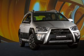 dianteira do do Etios Cross