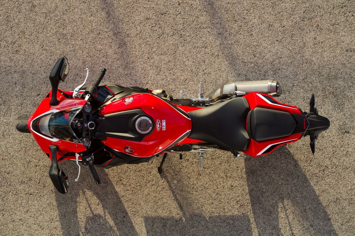 Honda CBR 1000RR Fireblade ficou mais leve e potente