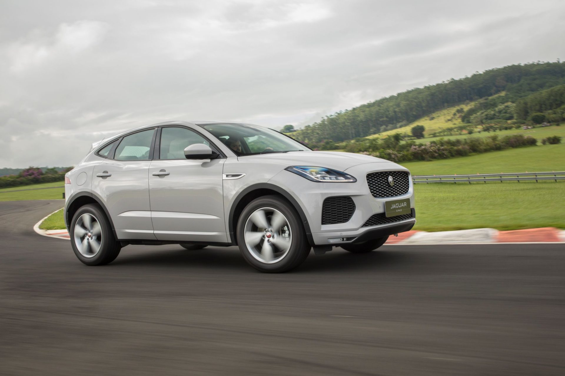 jaguar e pace 3 copia