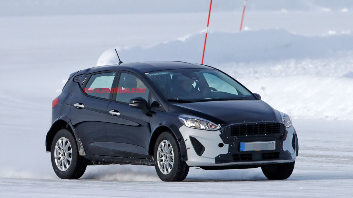 Mula do novo EcoSport: nova geração do SUV foi flagrada no exterior