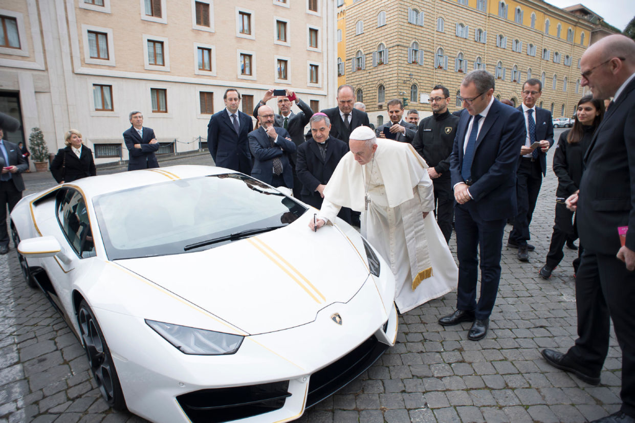 Lambo 'papal'