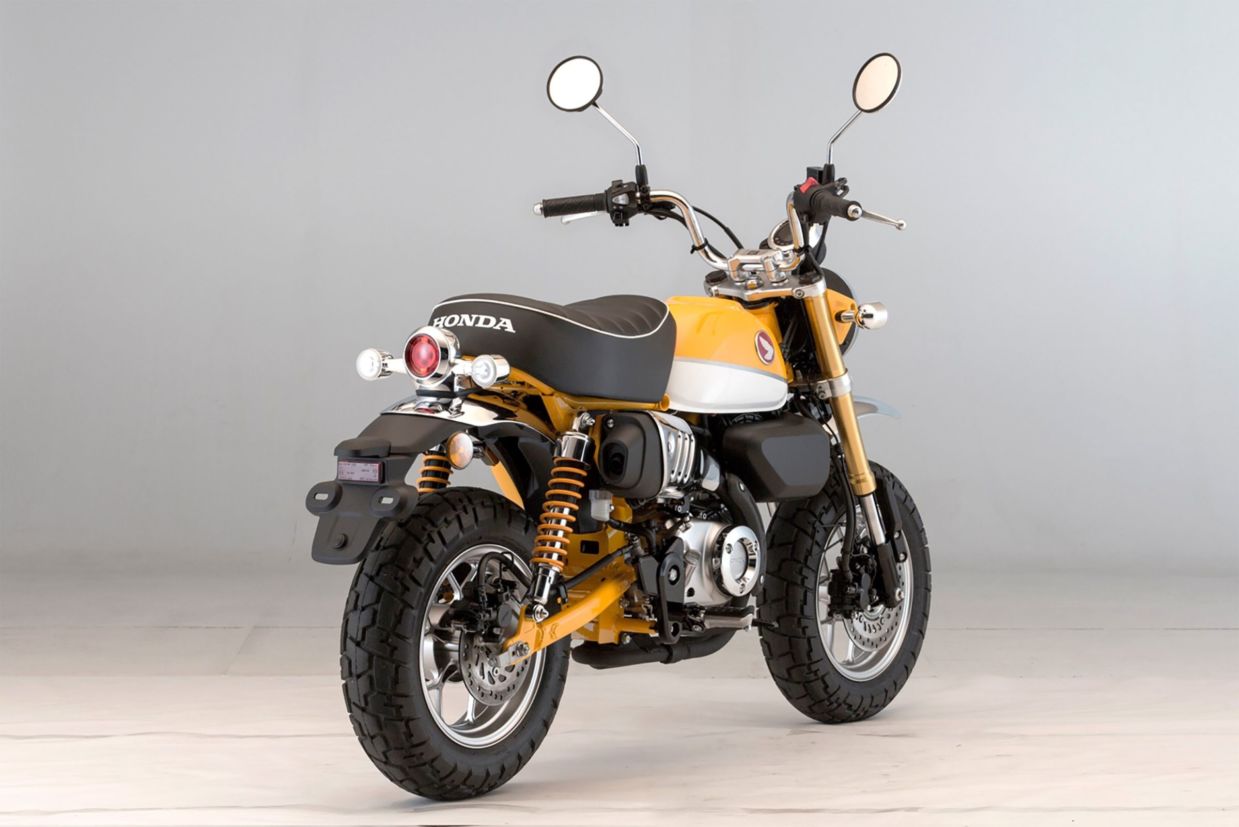 129313 monkey banana yellow ross white