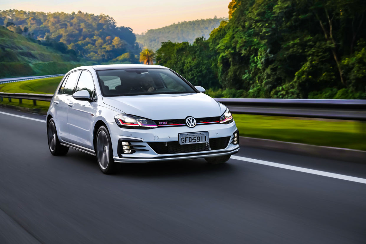 catavistorias volkswagen_golf_gti__3__easy-resize.com_-1241x827 O que você acha? Os Carros são mais caros hoje? Veja os preços de 10 modelos dos anos 90