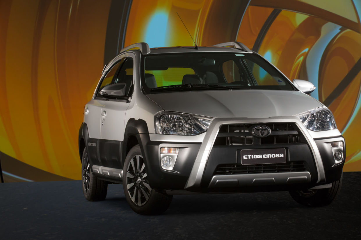 Relembre os 10 carros mais feios do mercado brasileiro: Toyota Etios Cross