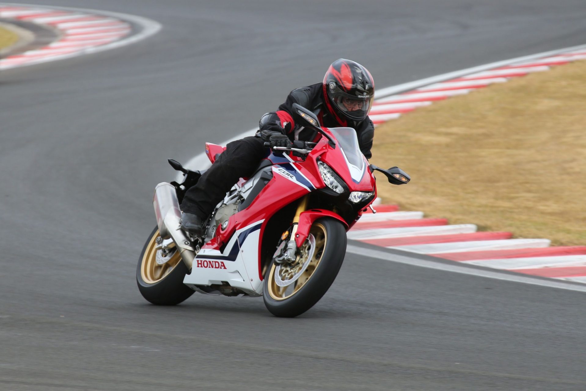 copia de honda cbr 1000rr 2018 teste velocitta 29