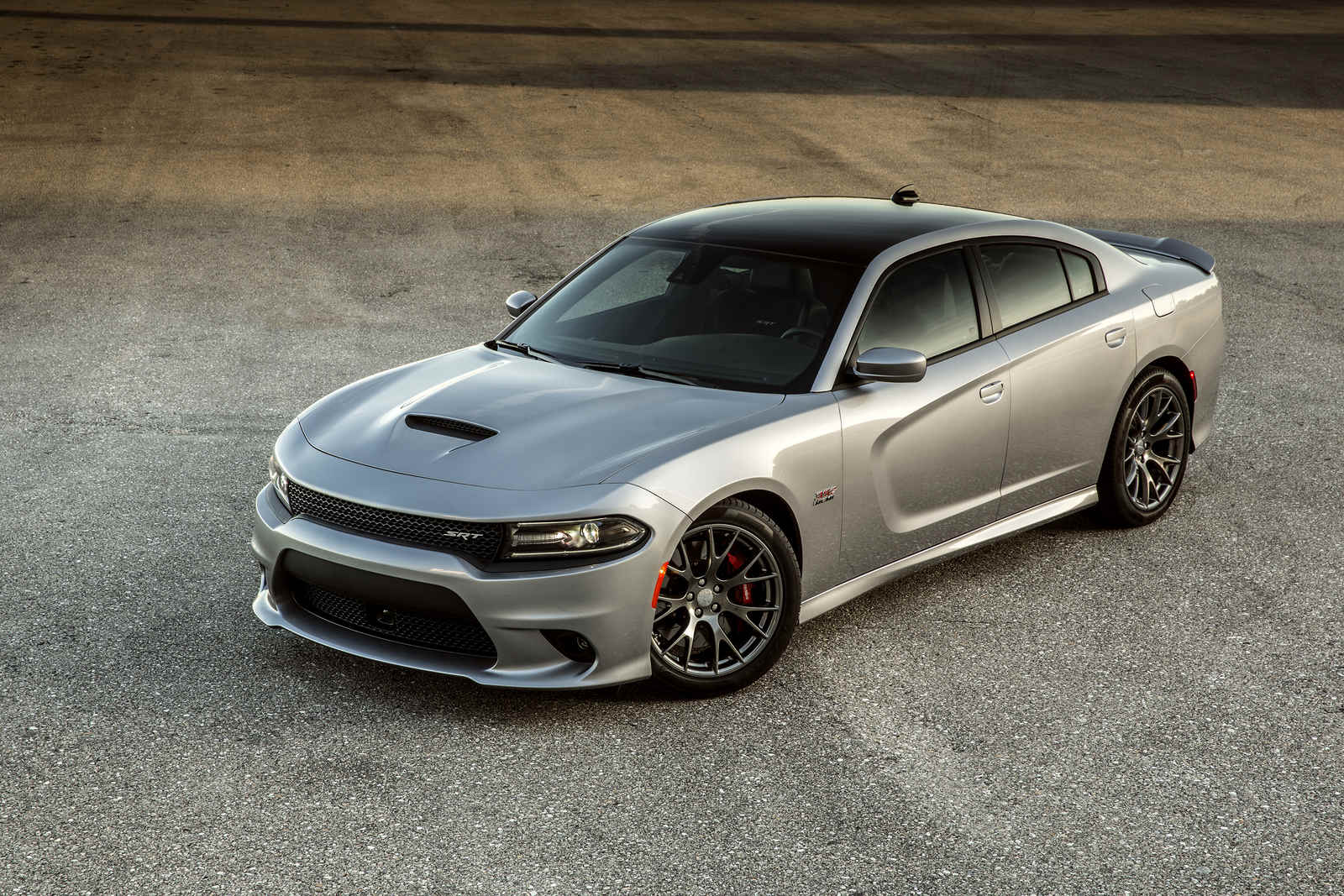 Ladrões atacam fábrica e levam 4 unidades do Dodge Charger nos EUA