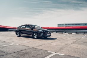 hyundai ioniq plug in 70