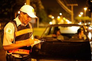 Motorista pode receber até 40 pontos na carteira antes de perder a habilitação