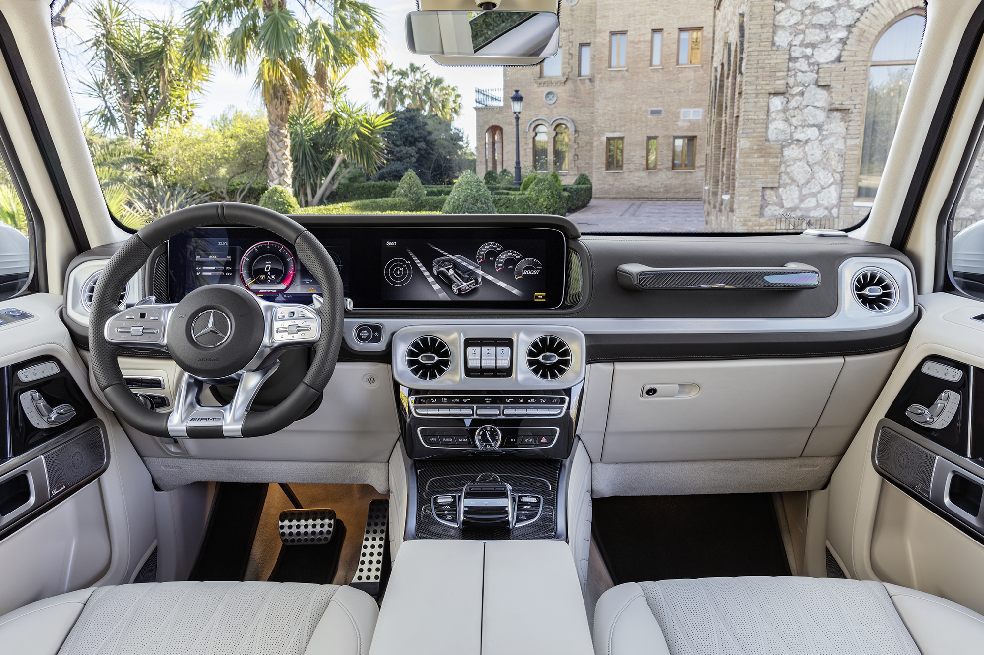 Mercedes-Benz vai apresentar, no Salão do Automóvel, a nova geração do jipe AMG G 63. Por mais de um milhão, motorista encontra tecnologia e robustez.