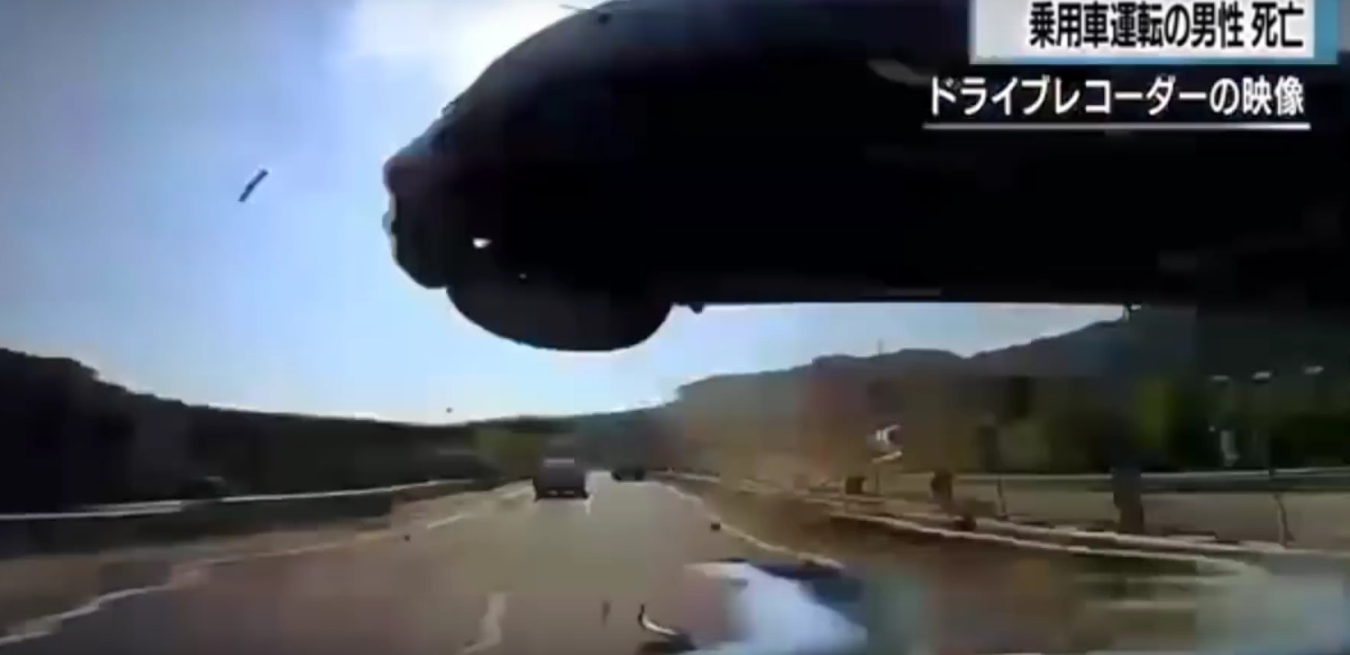 Selecionamos uma compilação de vídeos de acidente onde é possível observar onde o motorista errou, e como ele deveria ter agido.
