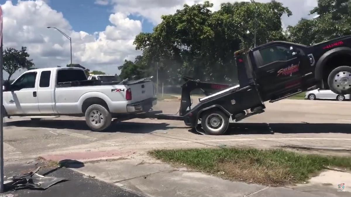 Um homem da Flórida tentou tirar picape do guincho, uma Ford F-250, depois que as rodas já estavam no ar - ele falhou, mas lutou bravamente.