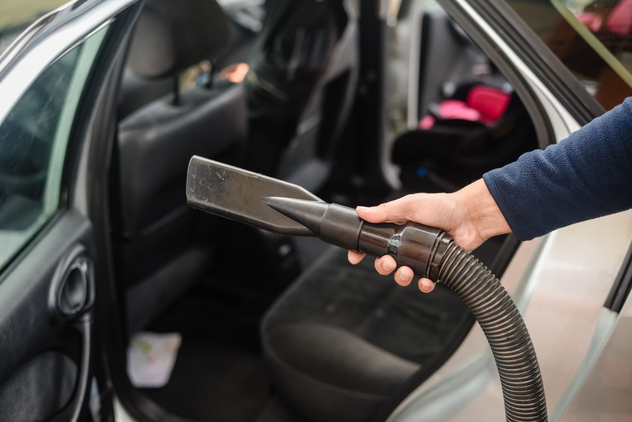 Como limpar o carro por dentro corretamente