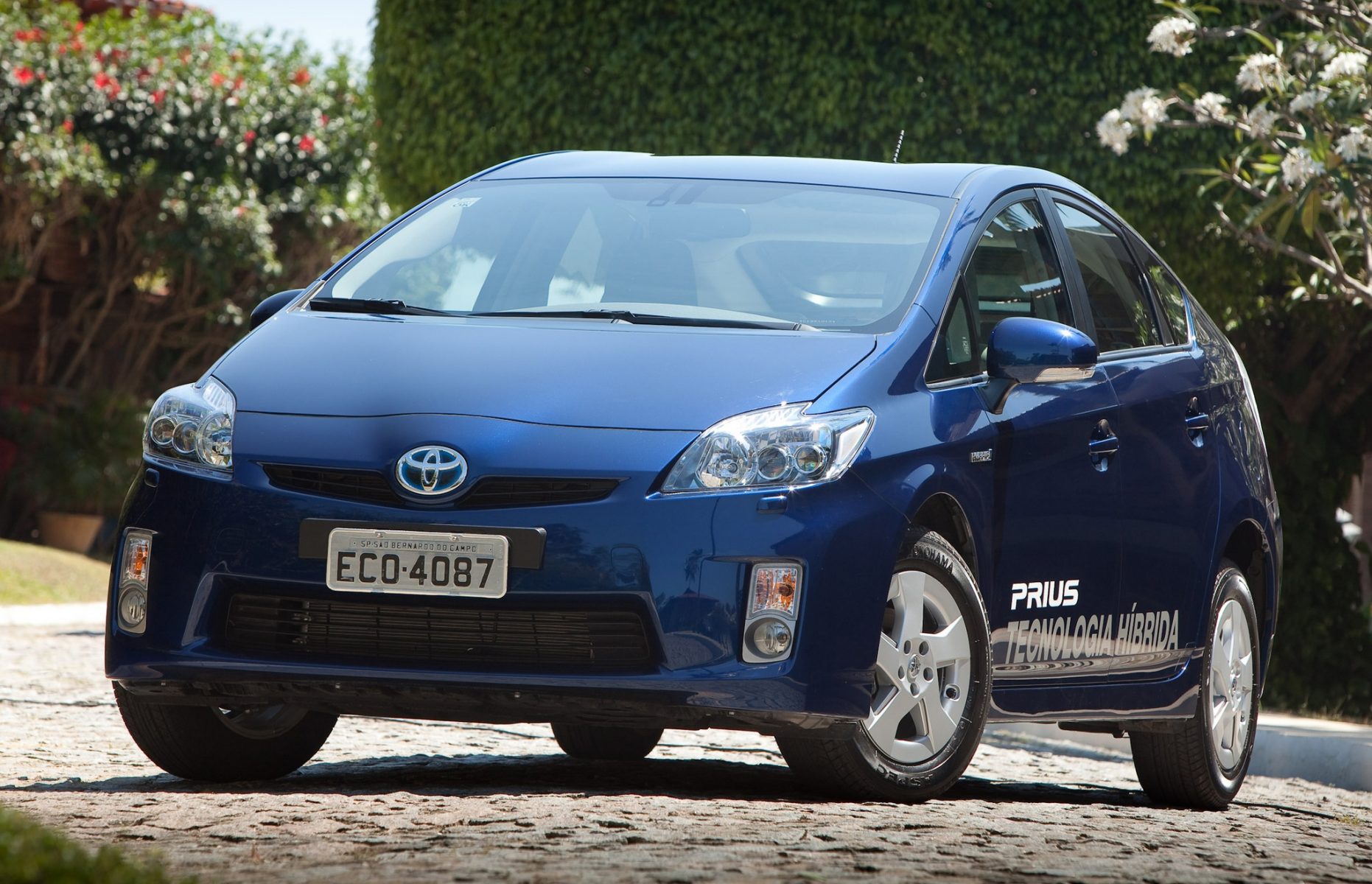 Toyota prius 2013 гибрид