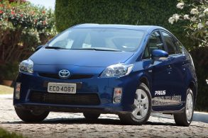 toyota prius plug in hybrid 23