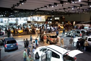 salao automovel feira de carros shutterstock 65761546