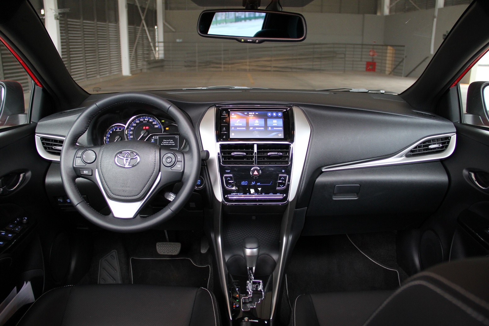 Toyota Yaris hatch, na versão XLS, a mais equipada da gama, tem bons atributos dentro do segmento de compactos