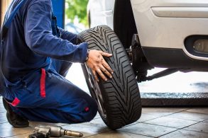 pneus maiores carro roda suspensao shutterstock 392475040